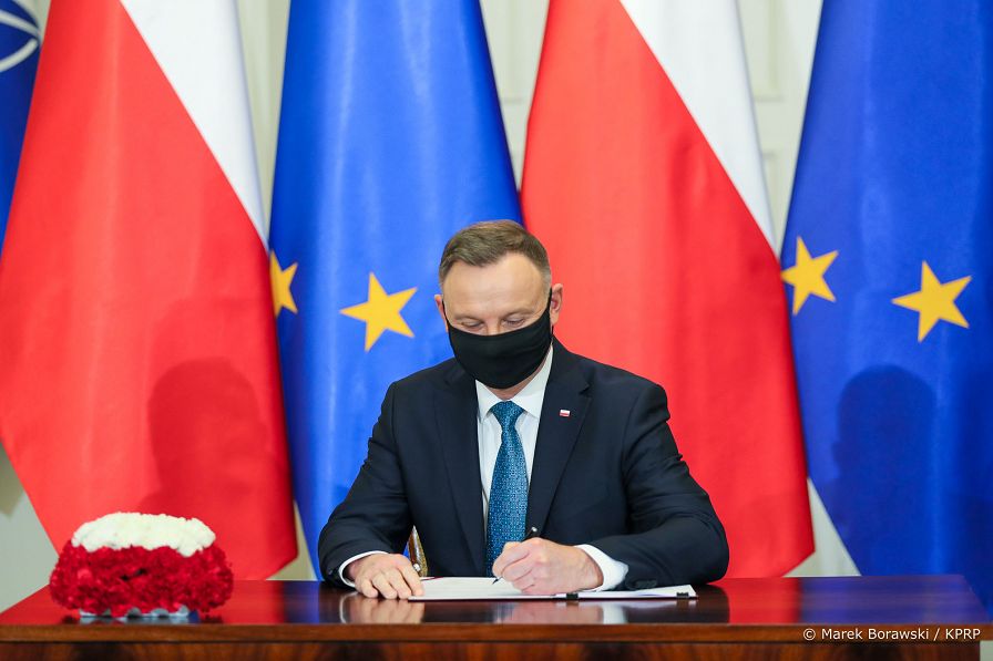 001_Andrzej_Duda_ustawa_igrzyska_europejskie_2023_20211217_MBO23108.jpg