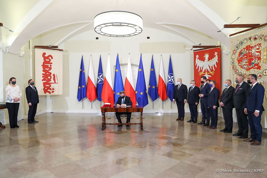 002_Andrzej_Duda_ustawa_igrzyska_europejskie_2023_20211217_MBO11152.jpg