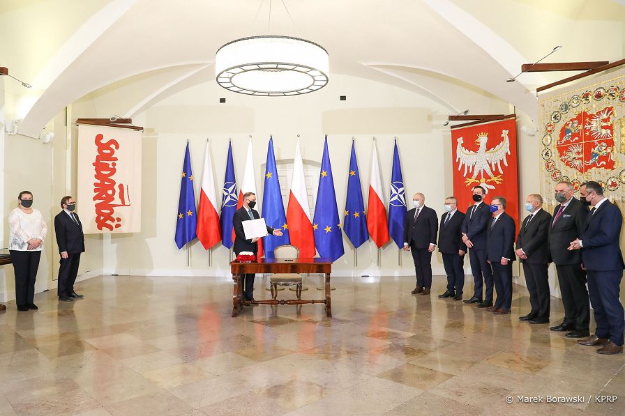 005_Andrzej_Duda_ustawa_igrzyska_europejskie_2023_20211217_MBO11187.jpg