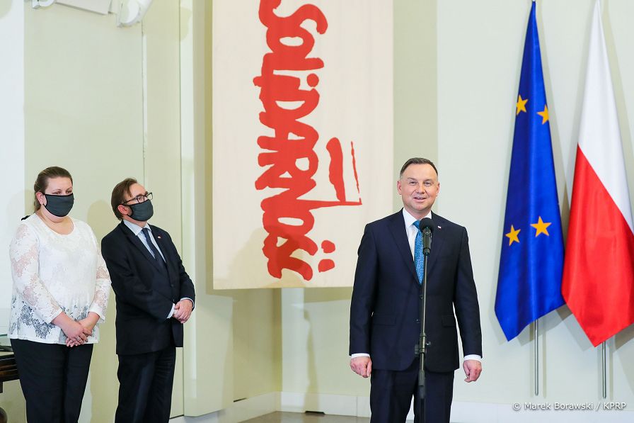 007_Andrzej_Duda_ustawa_igrzyska_europejskie_2023_20211217_MBO23143.jpg