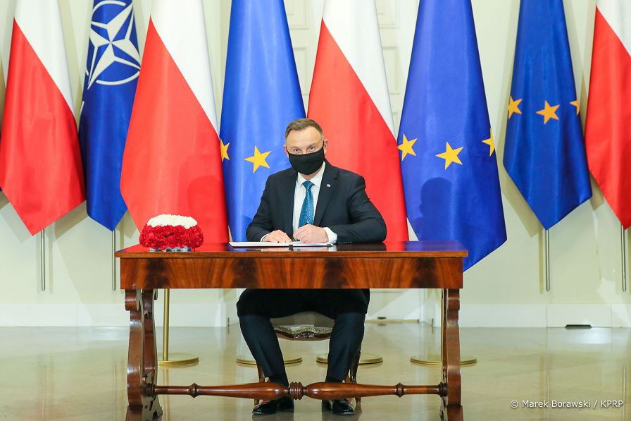 003_Andrzej_Duda_ustawa_igrzyska_europejskie_2023_20211217_MBO23117.jpg