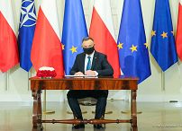 003_Andrzej_Duda_ustawa_igrzyska_europejskie_2023_20211217_MBO23117.jpg