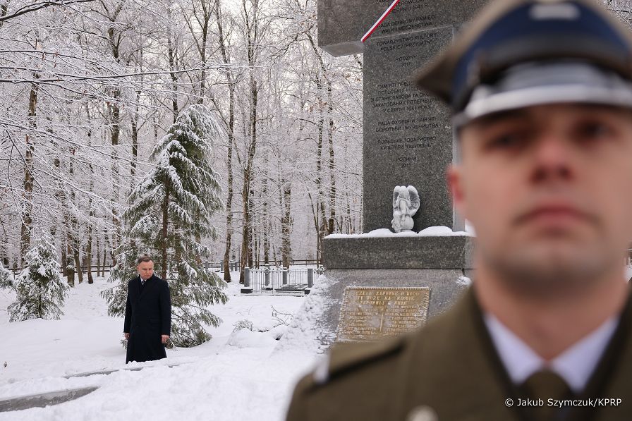 08__Andrzej_Duda_wieniec_miejsce_pamieci_Iwano_Frankowsk_20211220_JS__6191_2.jpg
