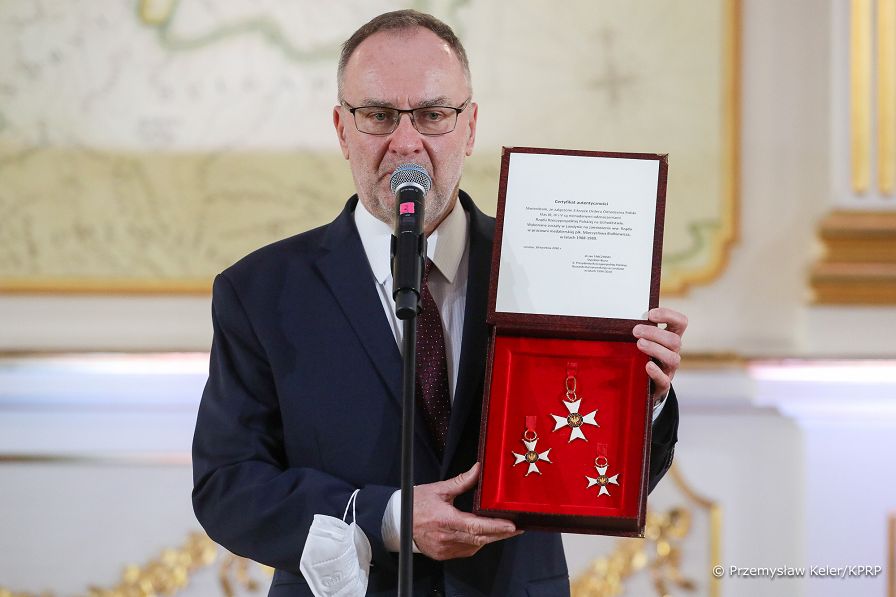 13__Piotr_Cwik_Min. P. Ćwik_otwarcie_ekspozycji_Pokoje_Prezydentow_IIRP_20211221_PK023571.jpg