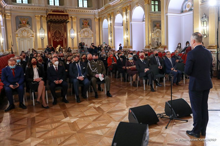 08__Piotr_Cwik_Min. P. Ćwik_otwarcie_ekspozycji_Pokoje_Prezydentow_IIRP_20211221_PK015767.jpg
