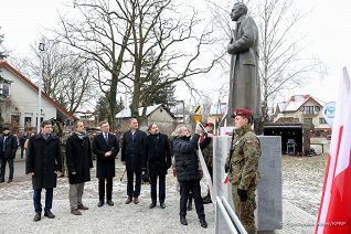 08__Pawel_Szrot_odsloniecie_pomnika_Generala_Sosnkowskiego_20211222_PK016217.jpg