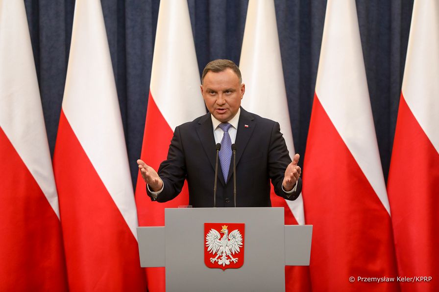 02__Andrzej_Duda_briefing__20211227_PK024423.jpg