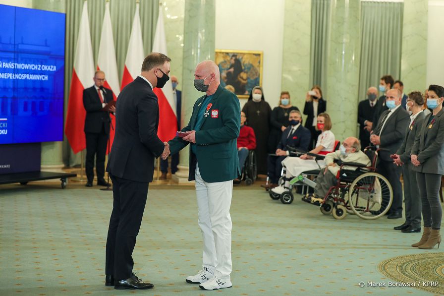 009_Para_Prezydencka_odznaczenia_niepelnosprawni_20211203_MBO20139.jpg