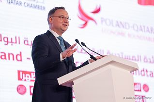 22__Andrzej_Duda_okragly_stol_gospodarczy_Katar_20211205_JSZ_2178.jpg