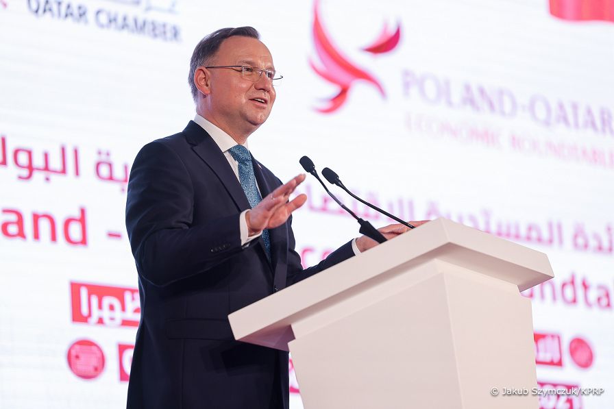 22__Andrzej_Duda_okragly_stol_gospodarczy_Katar_20211205_JSZ_2178.jpg