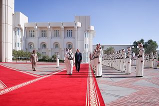 06__Andrzej_Duda_powitanie_Emir_Katar_20211205_JS__2762.jpg