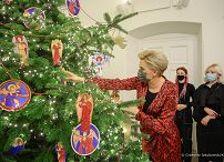 12__Agata_Kornhauser_Duda_ubieranie_choinki_20211209_GJA_9731.jpg