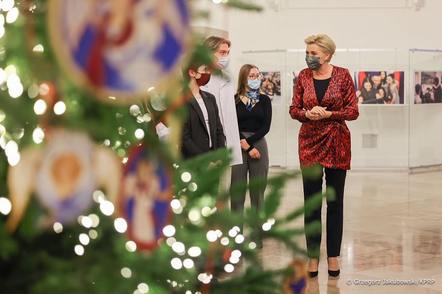 19__Agata_Kornhauser_Duda_ubieranie_choinki_20211209_GJB_9496.jpg