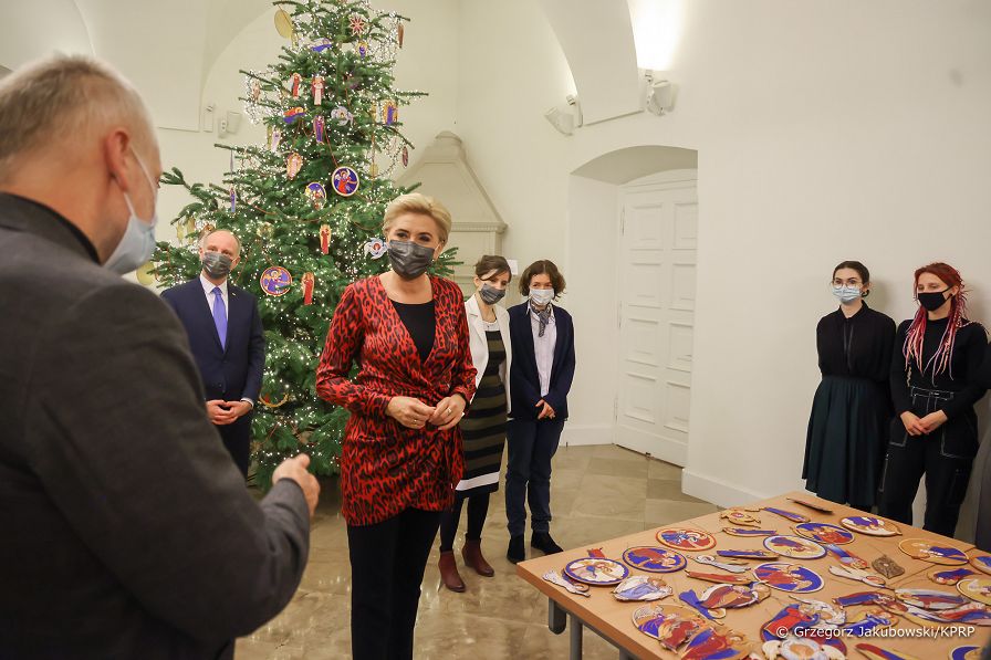 05__Agata_Kornhauser_Duda_ubieranie_choinki_20211209_GJA_9609.jpg