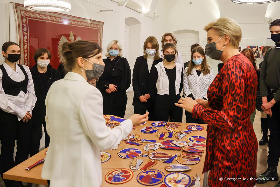 01__Agata_Kornhauser_Duda_ubieranie_choinki_20211209_GJA_9568.jpg