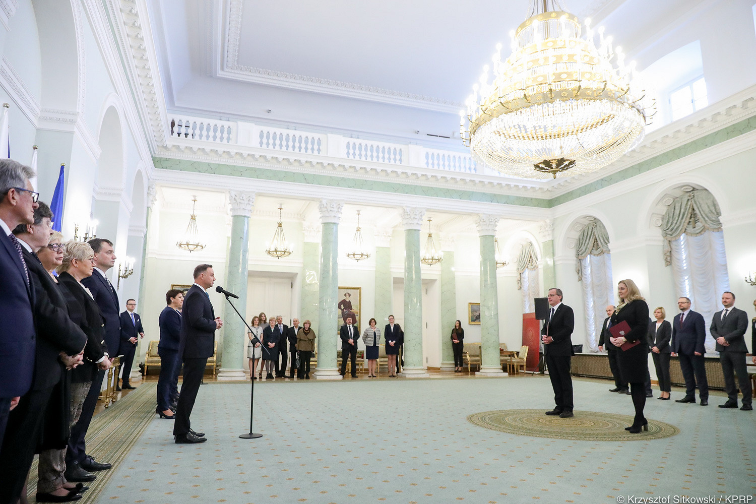 Prezydent: Trzeba spokojnie zaczekać, aż odejdą - zdjęcie w treści artykułu