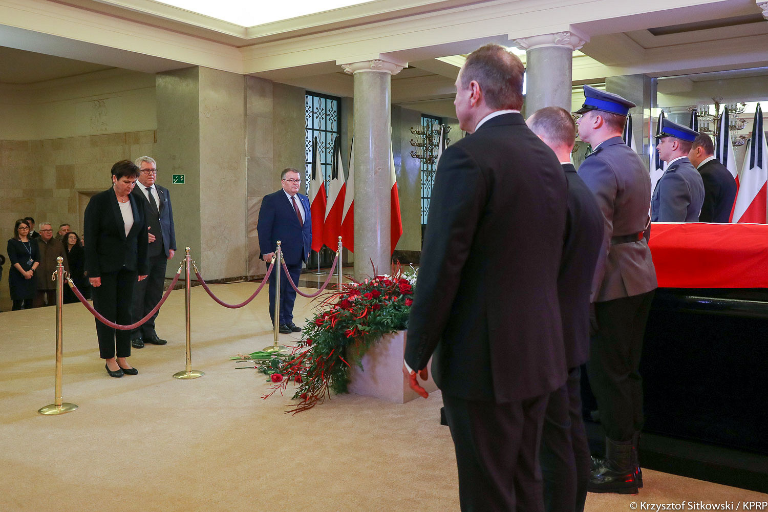 Ostatnie pożegnanie b. premiera Jana Olszewskiego - zdjęcie w treści artykułu nr 6