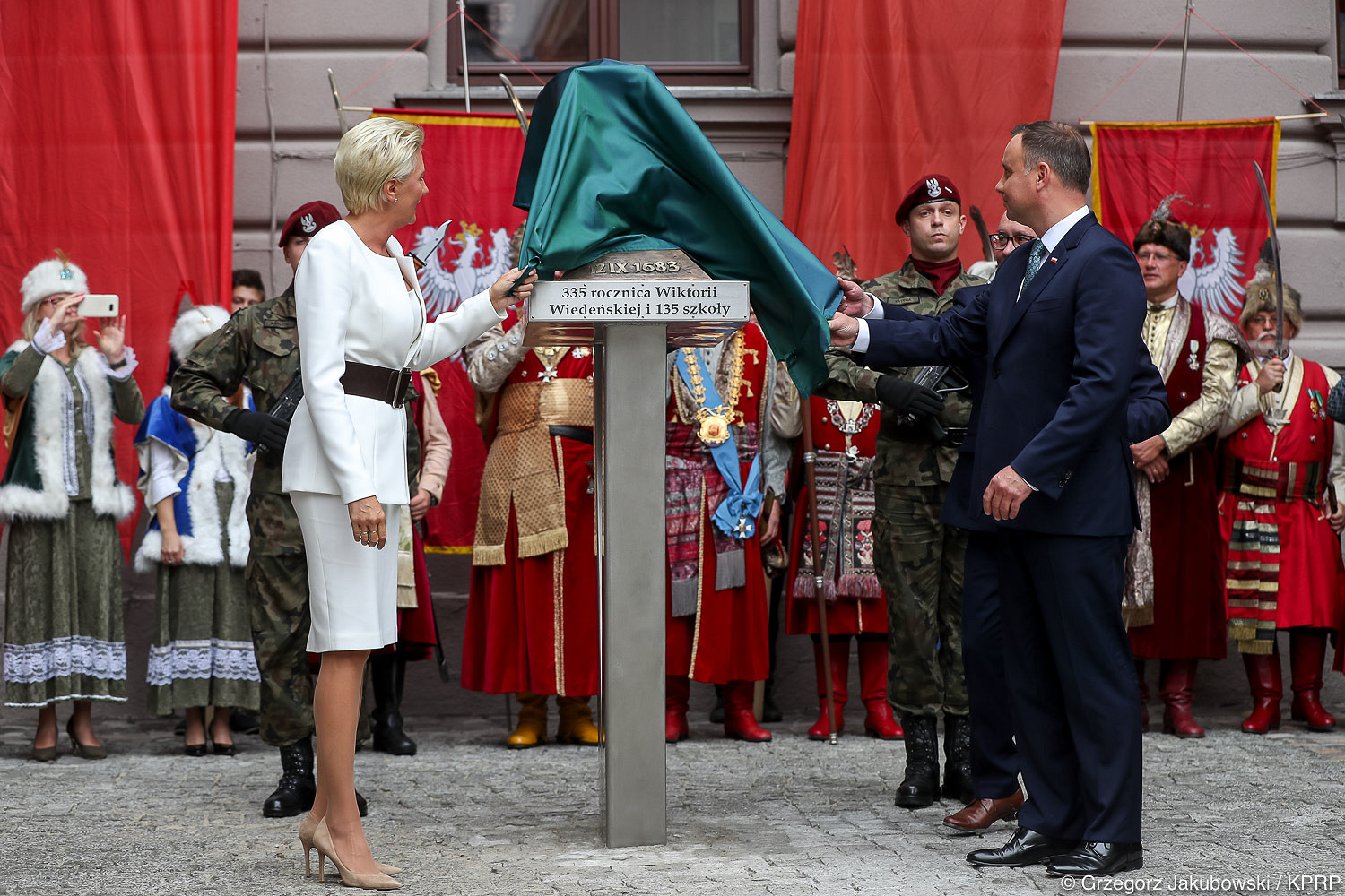 Para Prezydencka odsłoniła pomnik Jana III Sobieskiego - zdjęcie w treści artykułu