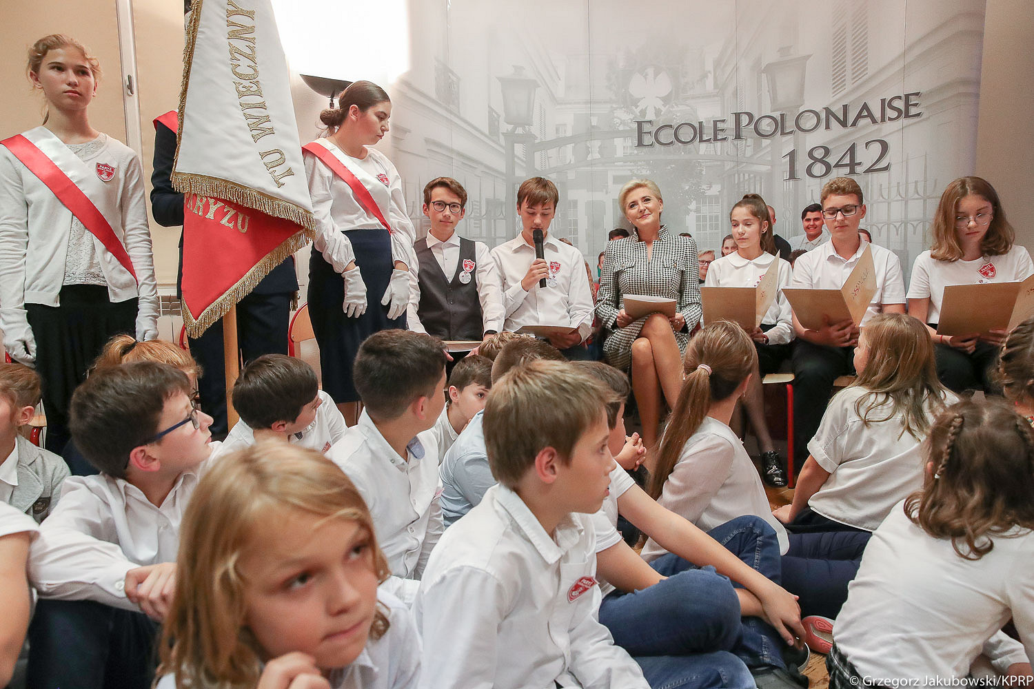 Małżonka Prezydenta z wizytą w szkole polskiej w Paryżu - zdjęcie w treści artykułu