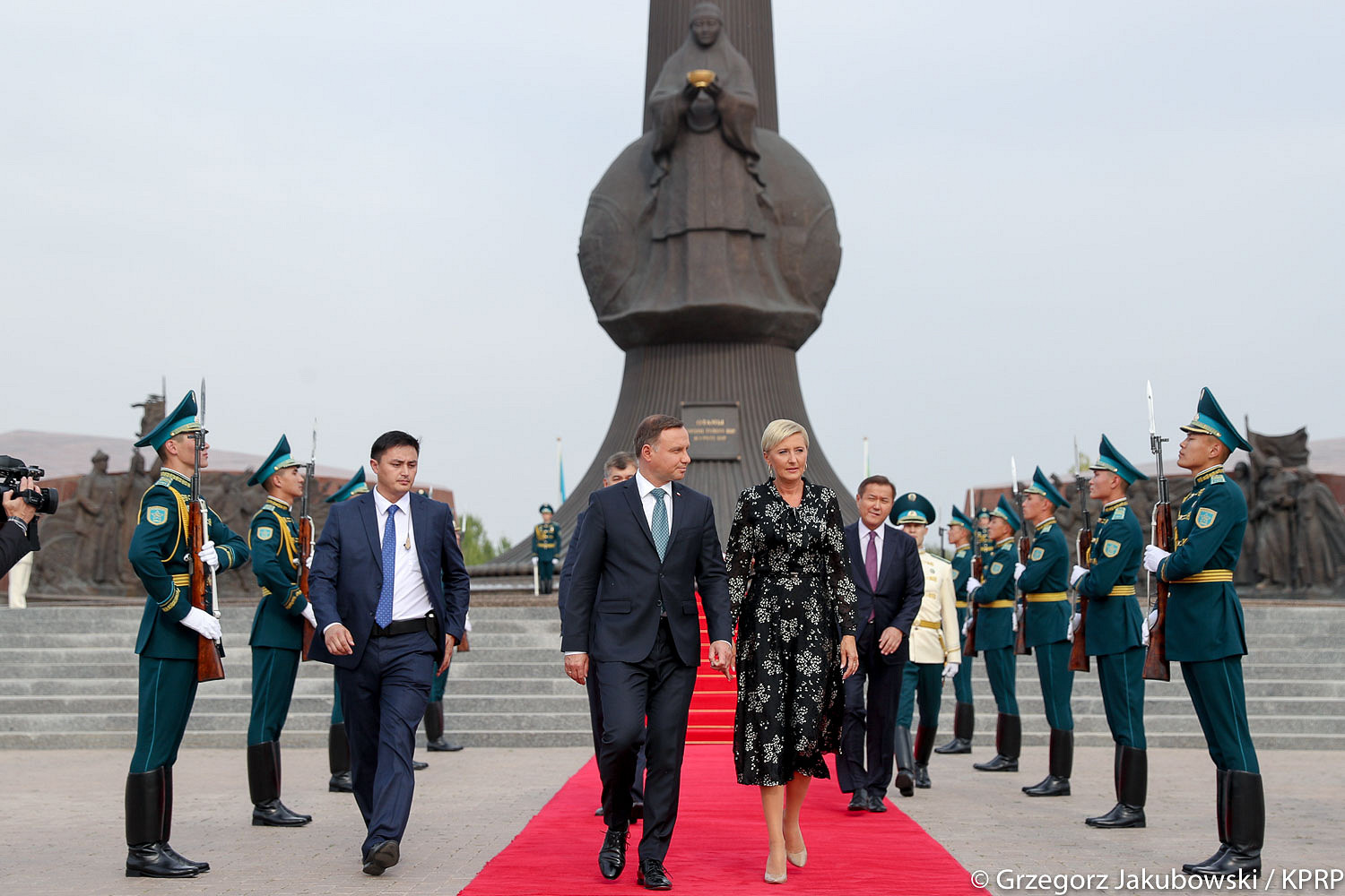 Prezydent: Pobudzenie współpracy gospodarczej celem mojej wizyty w Kazachstanie PL/ENG - zdjęcie w treści artykułu nr 12
