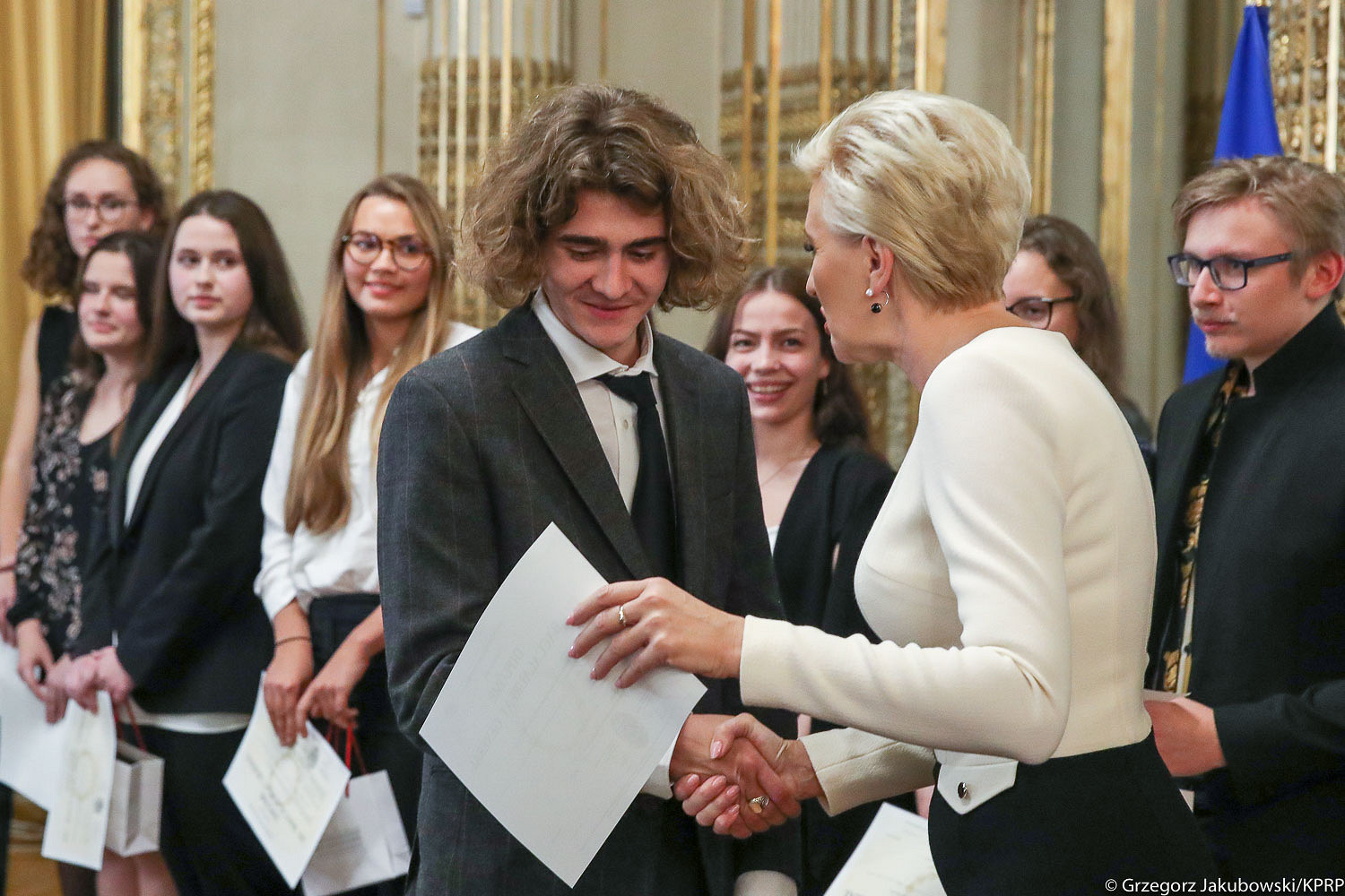 Pierwsza Dama wręczyła dyplomy polskim maturzystom z Francji - zdjęcie w treści artykułu nr 1