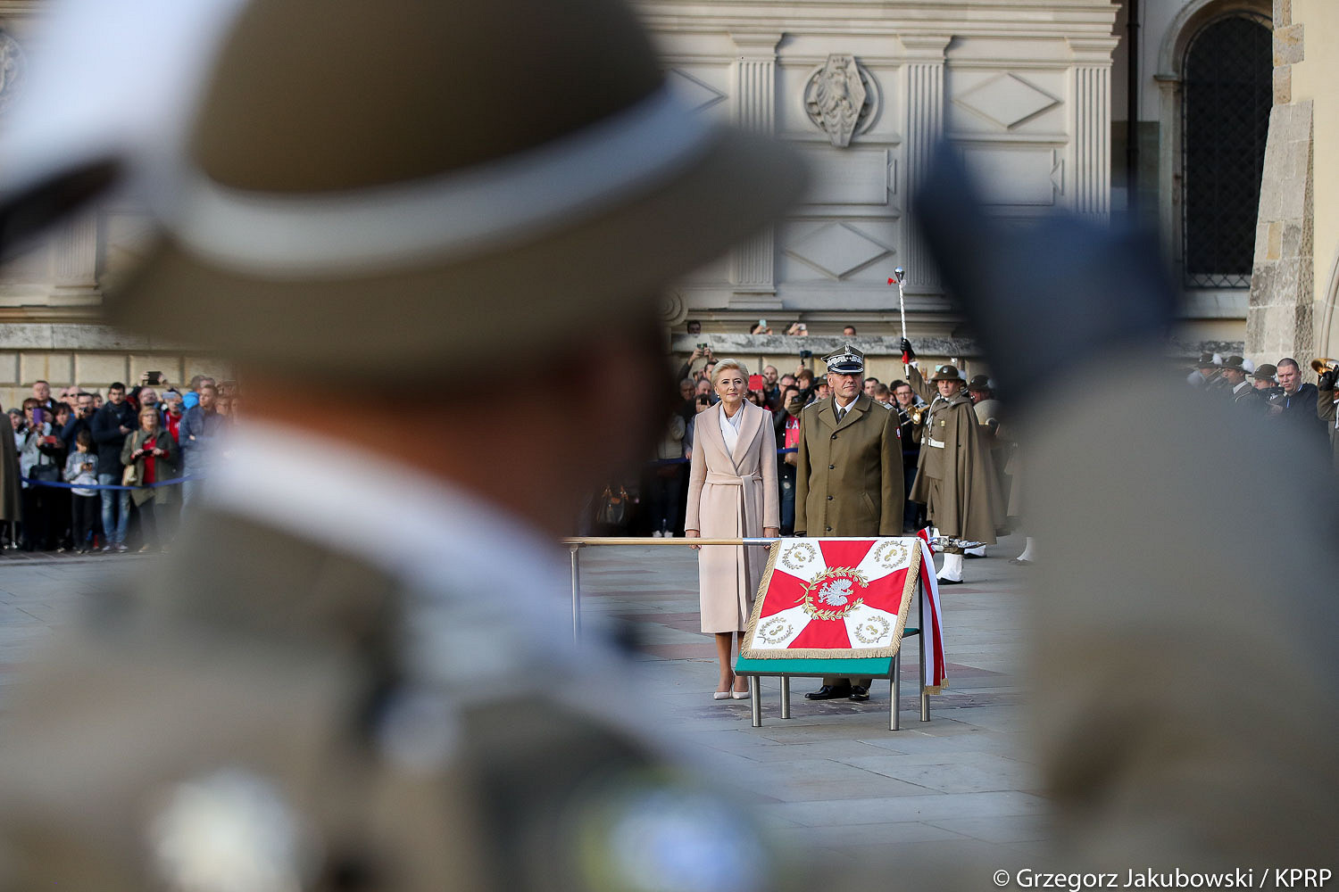 Prezydent RP wręczył sztandar wojskowy 3. Regionalnej Bazie Logistycznej - zdjęcie w treści artykułu nr 1
