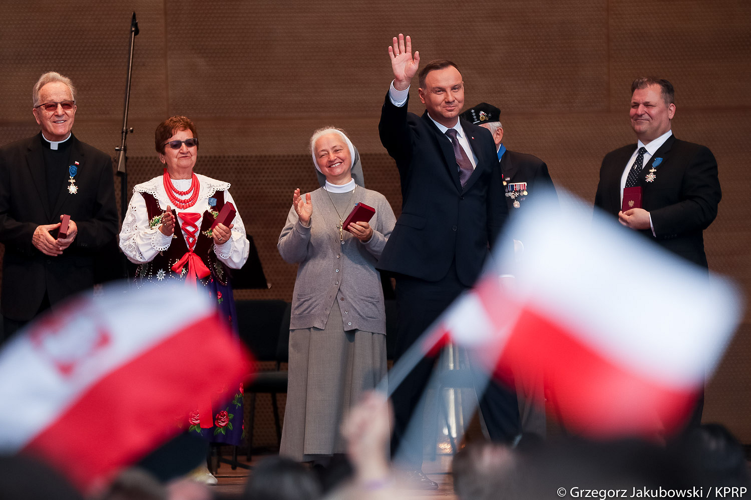 Prezydent odznaczył zasłużonych dla Polski i Polaków [PL/ENG] - zdjęcie w treści artykułu