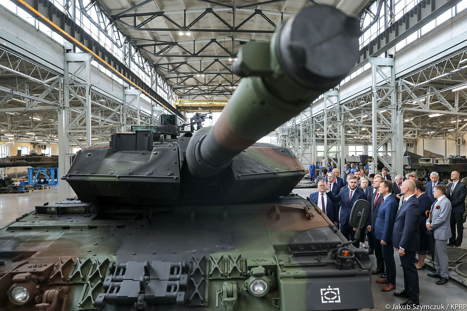 Prezydent w Wojskowych Zakładach Motoryzacyjnych w Poznaniu - zdjęcie w treści artykułu nr 1