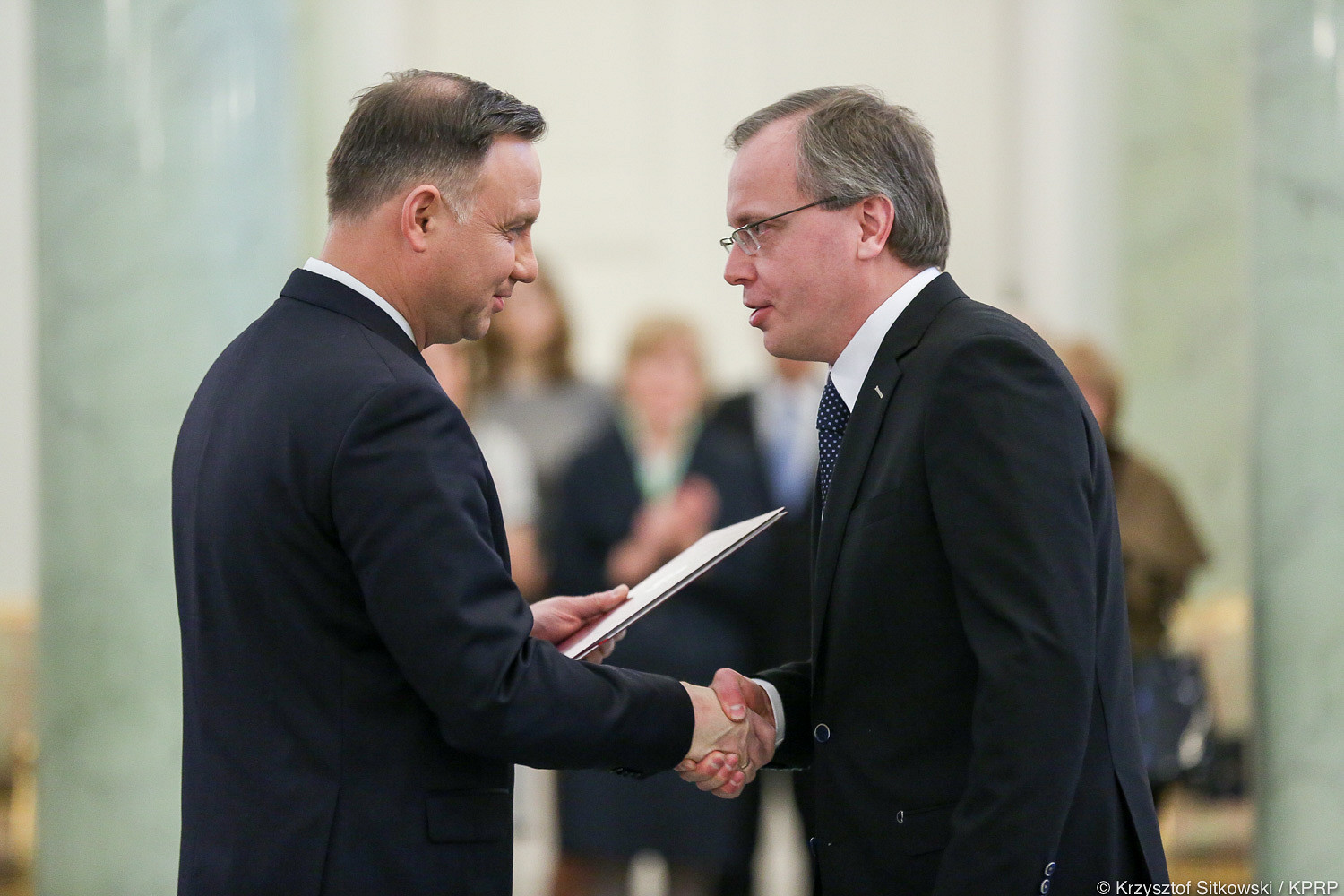 Prezydent: Trzeba spokojnie zaczekać, aż odejdą - zdjęcie w treści artykułu nr 1