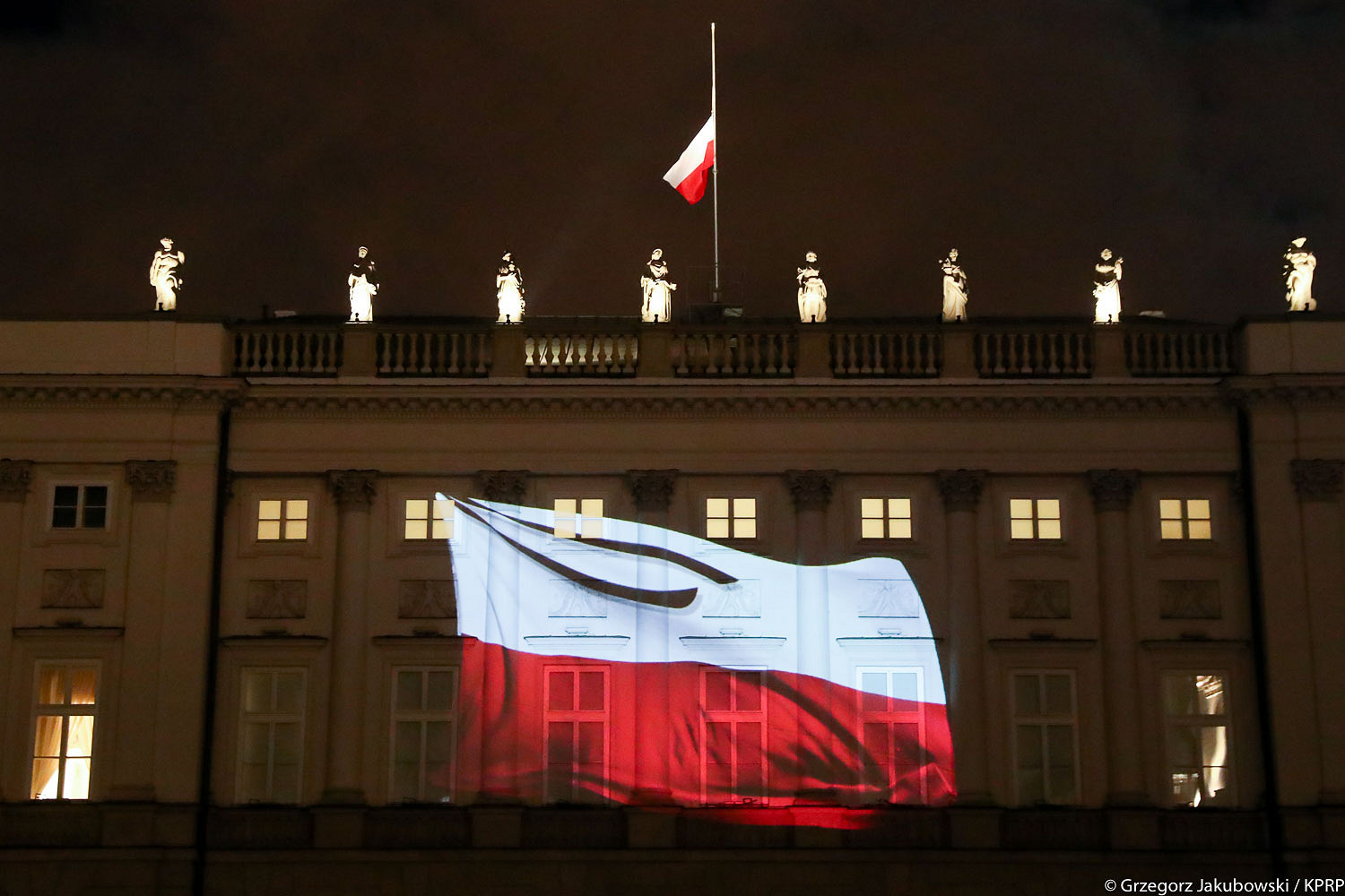 Ostatnie pożegnanie b. premiera Jana Olszewskiego - zdjęcie w treści artykułu nr 5