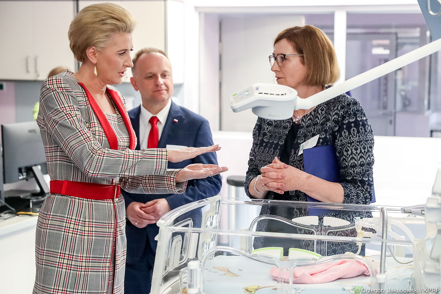 Otwarcie nowoczesnego oddziału dla noworodków z udziałem Pierwszej Damy - zdjęcie w treści artykułu