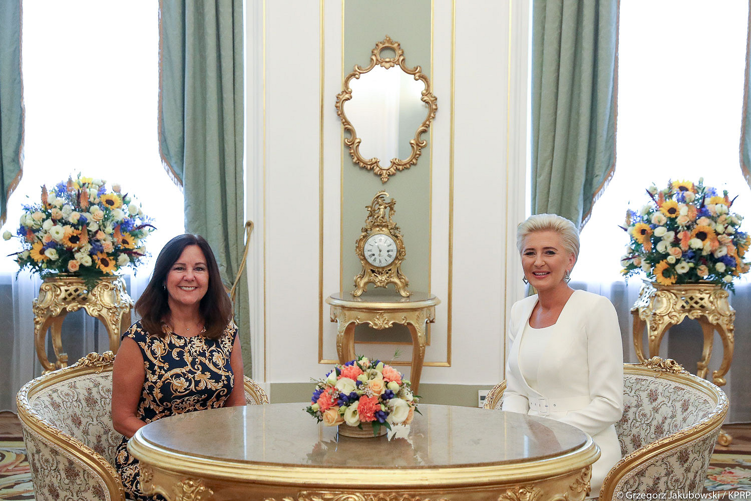 Agata Kornhauser-Duda i Karen Pence z uzdolnioną młodzieżą - zdjęcie w treści artykułu nr 3