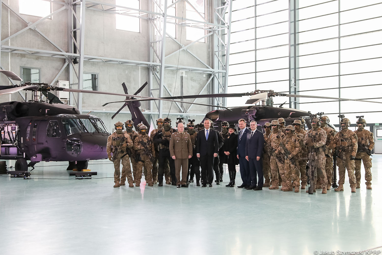 Uroczystość przekazania Wojskom Specjalnym śmigłowców Black Hawk - zdjęcie w treści artykułu nr 1