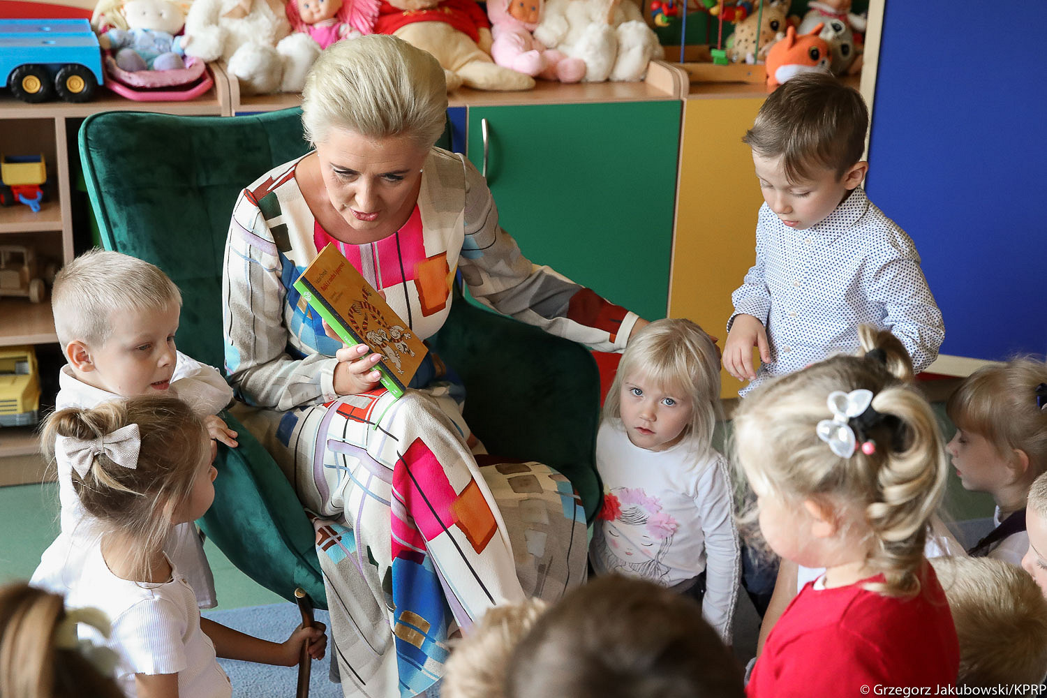Pierwsza Dama czyta przedszkolakom - zdjęcie w treści artykułu nr 1