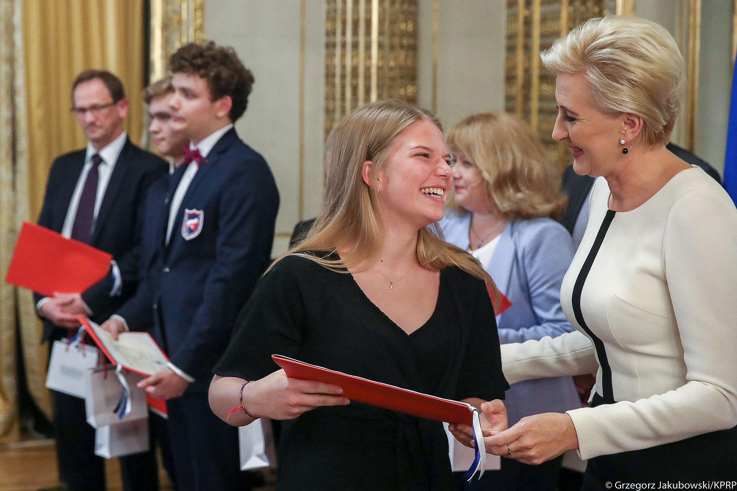 Pierwsza Dama wręczyła dyplomy polskim maturzystom z Francji - zdjęcie w treści artykułu nr 2
