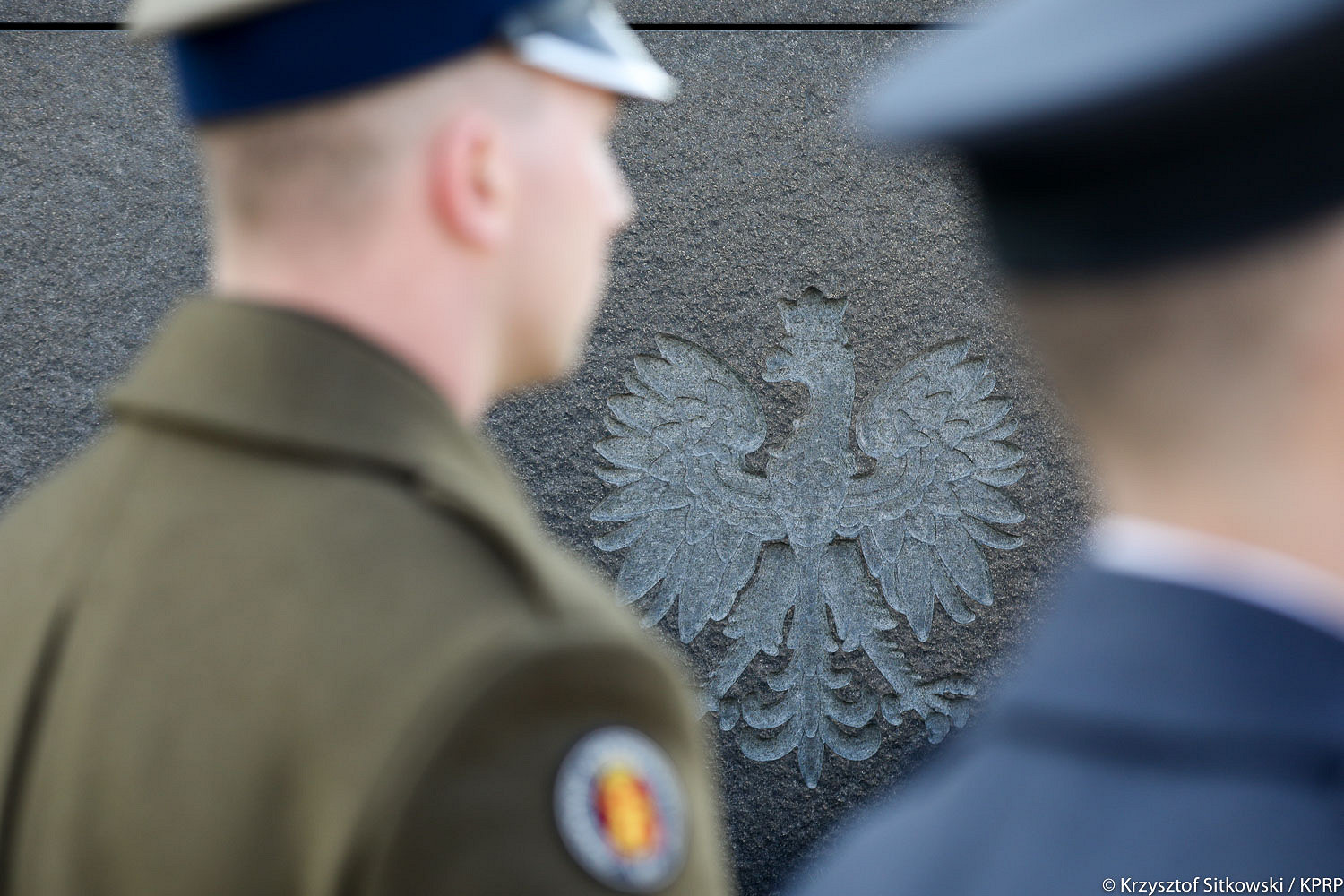 „Bardzo nam ich brakuje”. Obchody 9. rocznicy katastrofy smoleńskiej [PL/ENG] - zdjęcie w treści artykułu nr 11