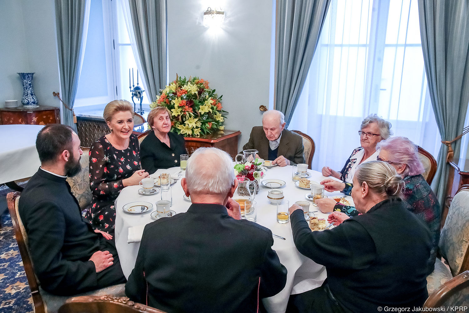 Seniorzy mieszkający w Brańszczyku z wizytą u Pierwszej Damy - zdjęcie w treści artykułu nr 1