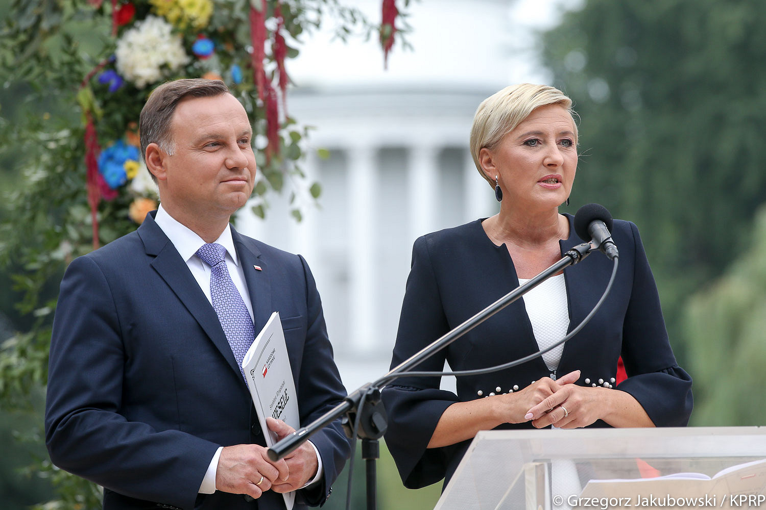 Wystąpienie Pary Prezydenckiej podczas rozpoczęcia akcji Narodowe Czytanie - zdjęcie w treści artykułu