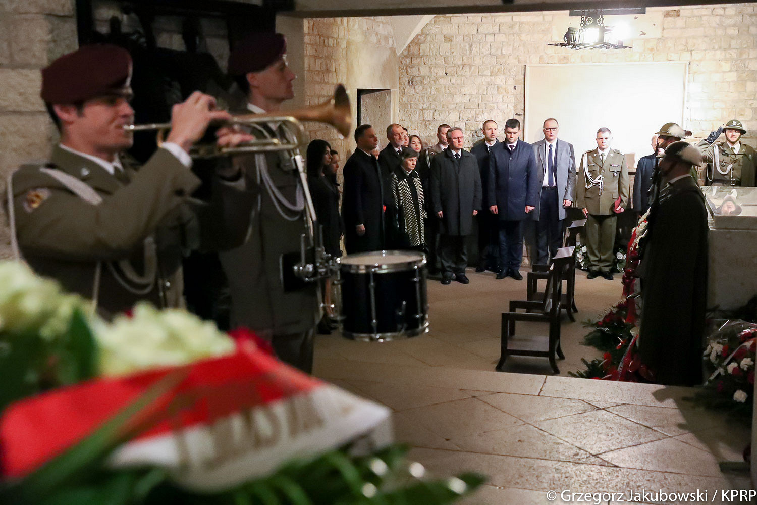 Obchody 7. rocznicy katastrofy smoleńskiej PL/ENG - zdjęcie w treści artykułu