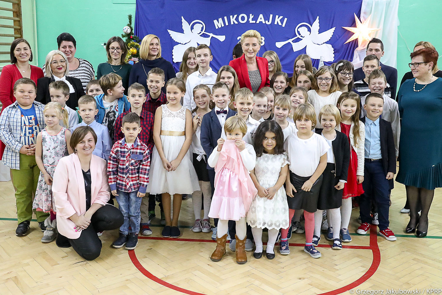 Małżonka Prezydenta „Qurierem Świętego Mikołaja” - zdjęcie w treści artykułu