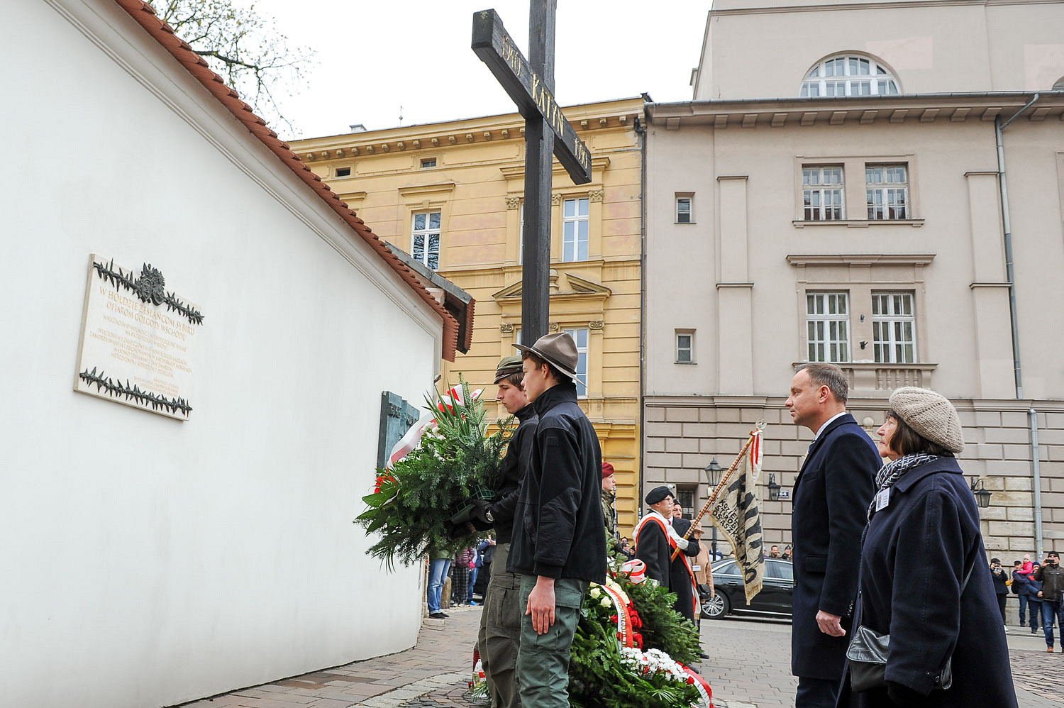 Hołd dla ofiar zbrodni katyńskiej - zdjęcie w treści artykułu nr 1