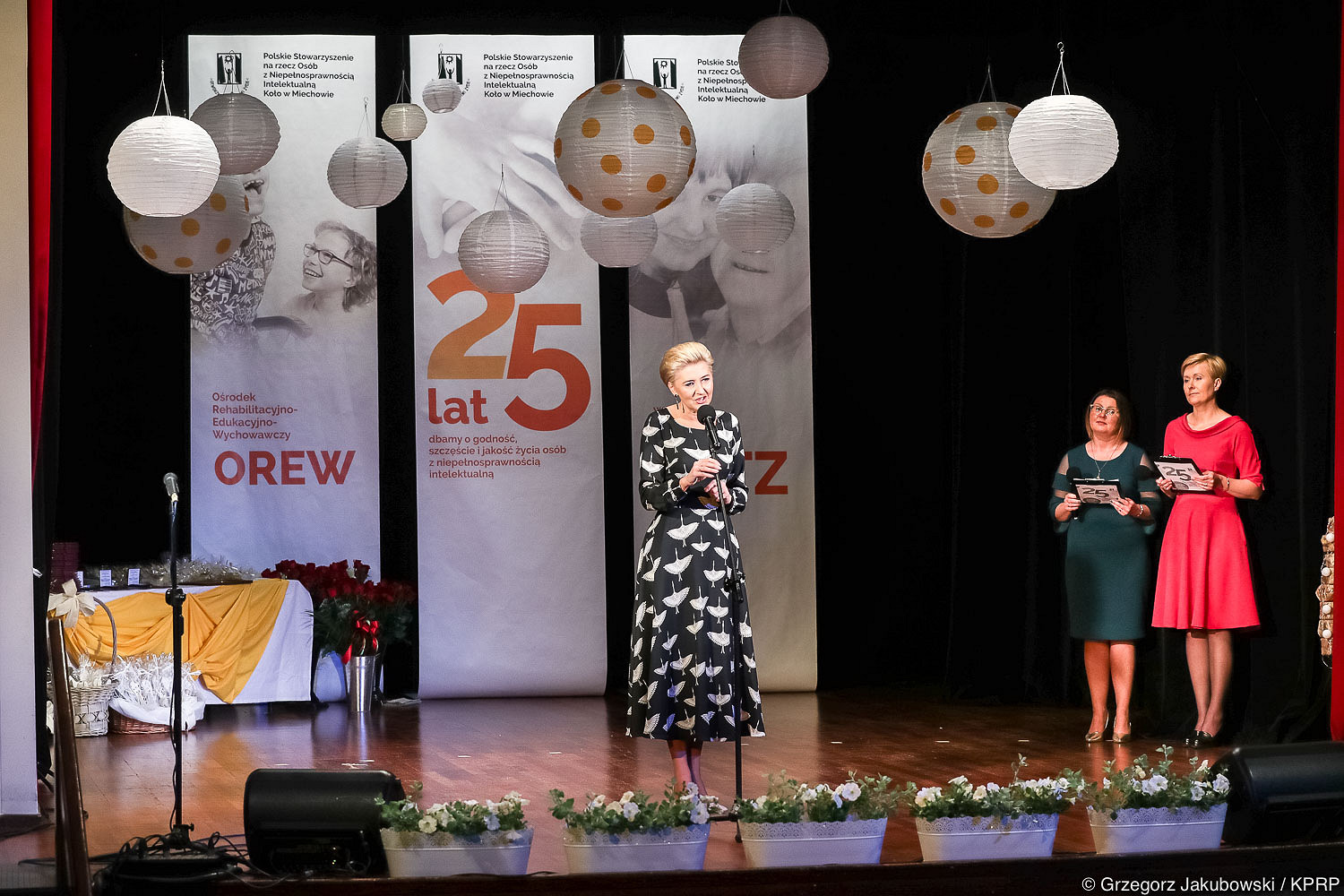 Małżonka Prezydenta uczestniczyła w jubileuszu 25-lecia PSONI w Miechowie - zdjęcie w treści artykułu