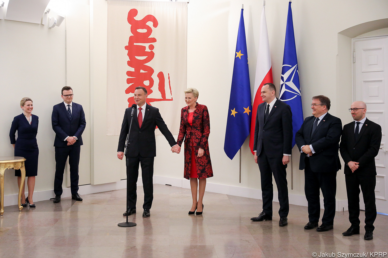 Prezydent wręczył bratu bł. ks. Popiełuszki i jego żonie medal za 50 lat pożycia małżeńskiego - zdjęcie w treści artykułu nr 1