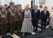 1980987142.jpg