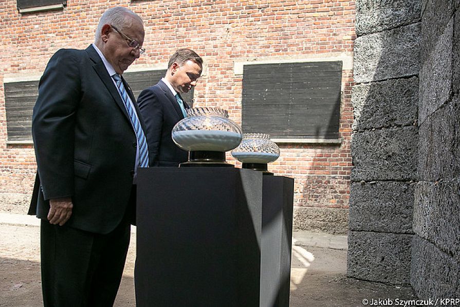 384115406.jpg