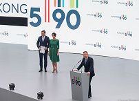 2066408887.jpg