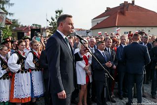 1893308151.jpg