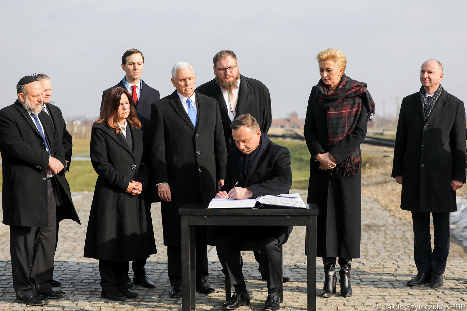 Przywódcy Polski i USA z wizytą w Muzeum Auschwitz [PL/ENG] - zdjęcie w treści artykułu nr 7