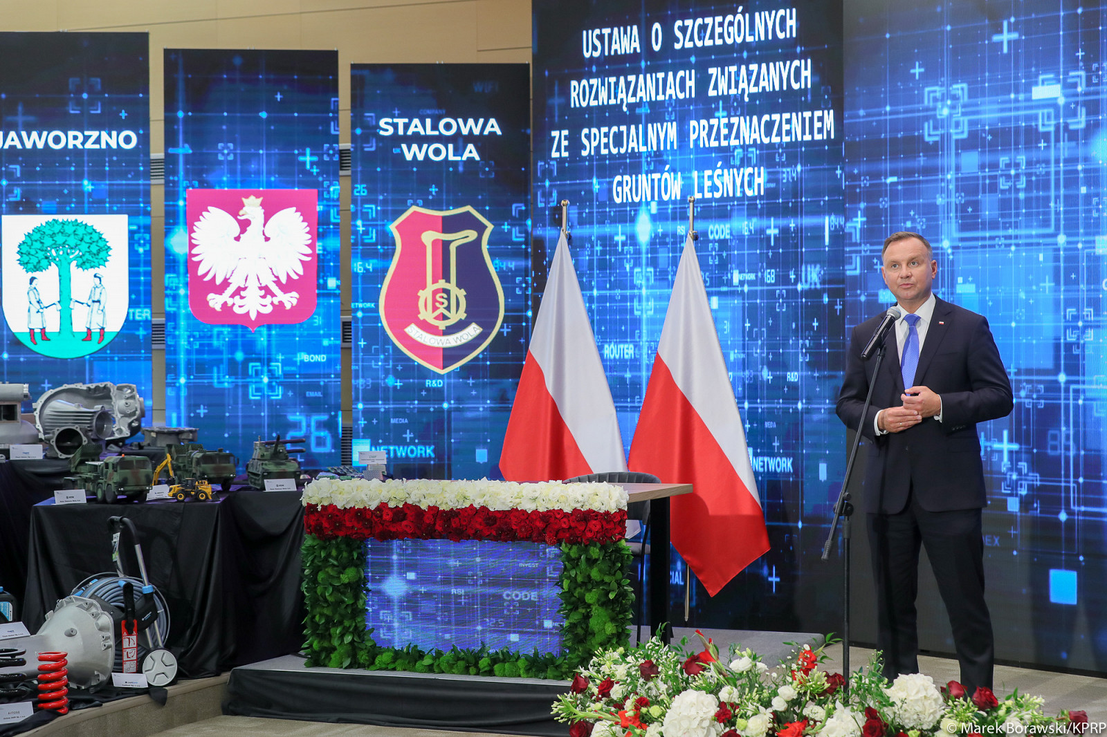 Prezydent podpisał specustawę o pozyskaniu gruntów leśnych pod inwestycje w Jaworznie i Stalowej Woli - zdjęcie w treści artykułu