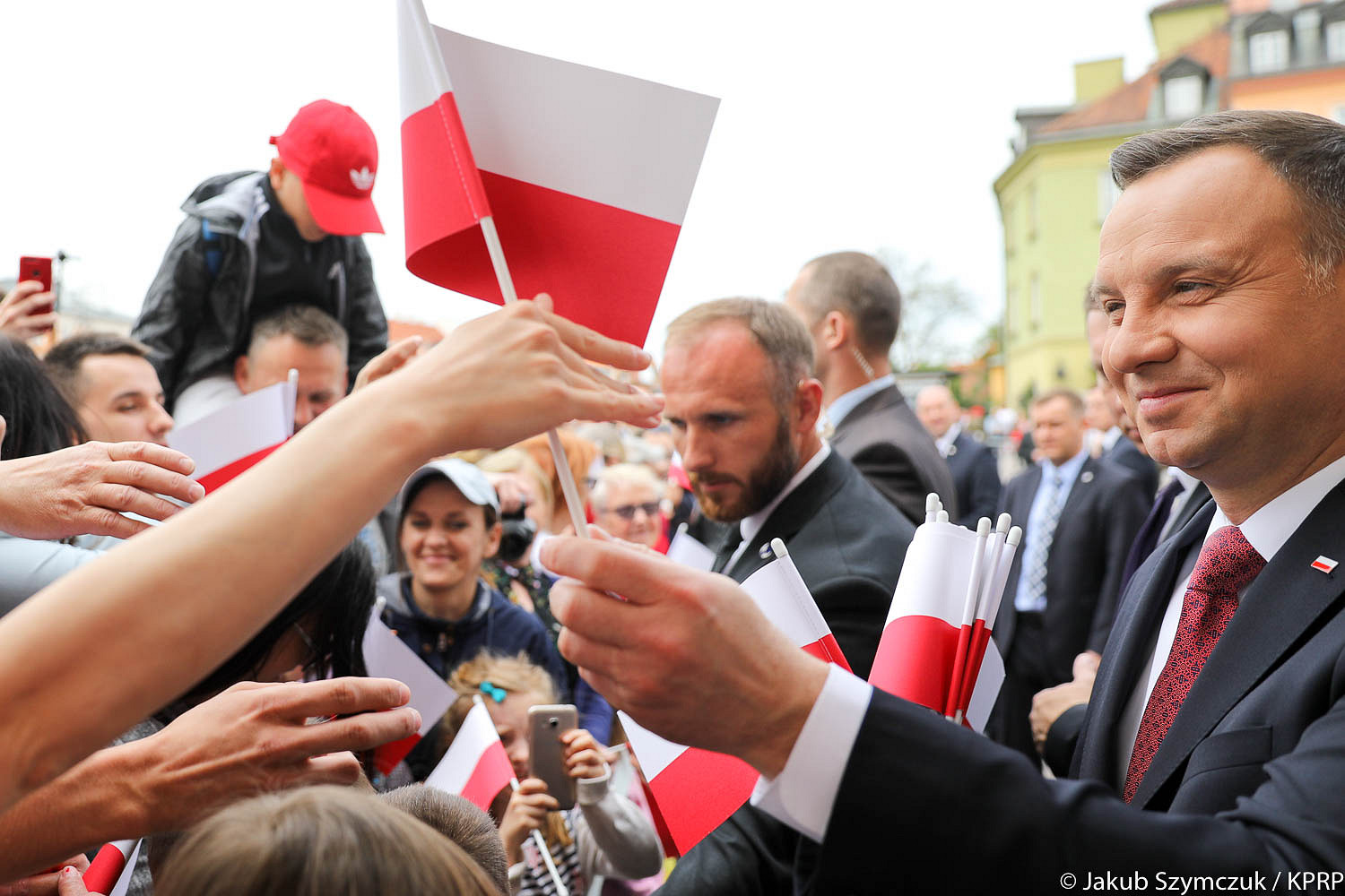 Tysiące biało-czerwonych flag od Prezydenta RP - zdjęcie w treści artykułu